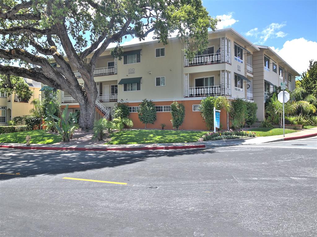 Dartmouth Oaks photo 3